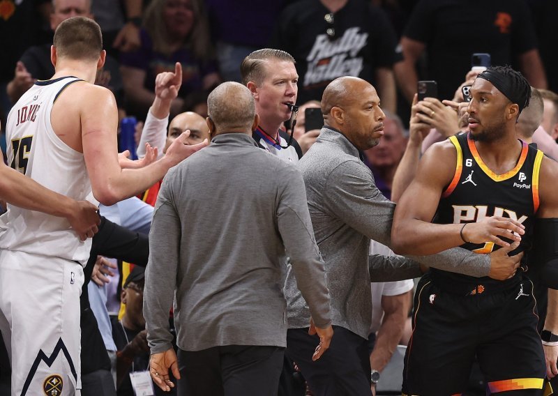 Incident u NBA-u; pogledajte kako se Jokić zamalo potukao s vlasnikom Phoenixa!