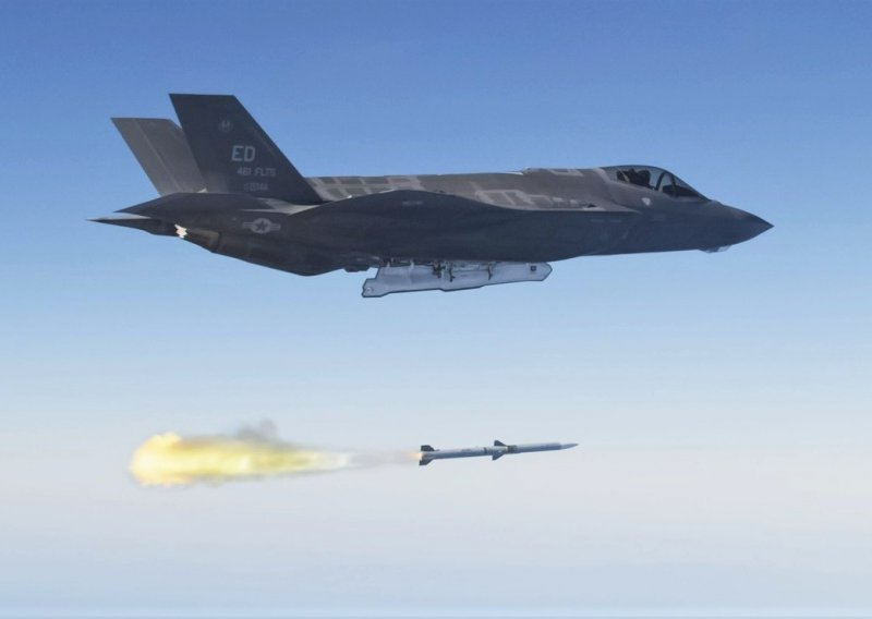 Kina je projektilima 'bacila udicu', no SAD ima dostojnog suparnika za zračne borbe