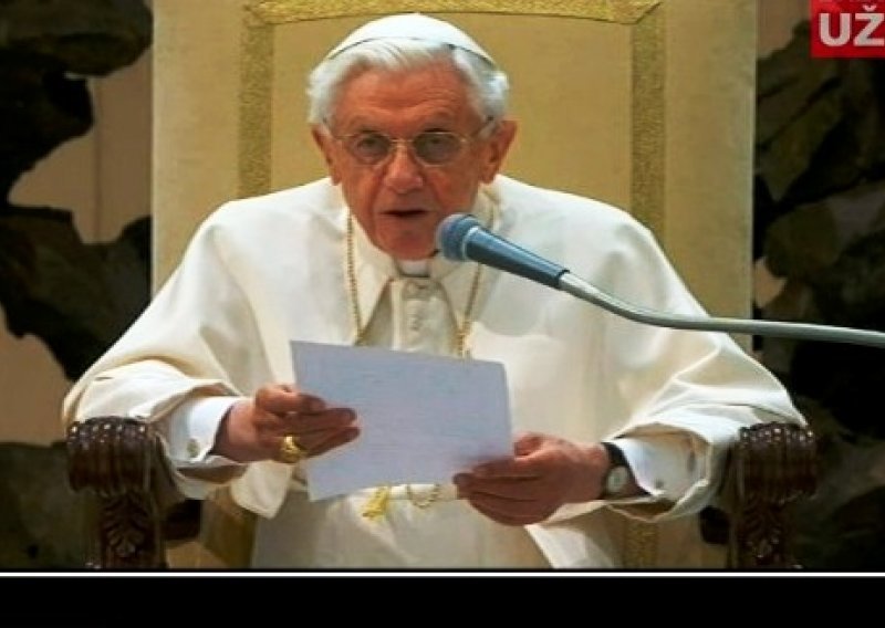 Benedikt XVI: Molite za mene, Crkvu i novog papu