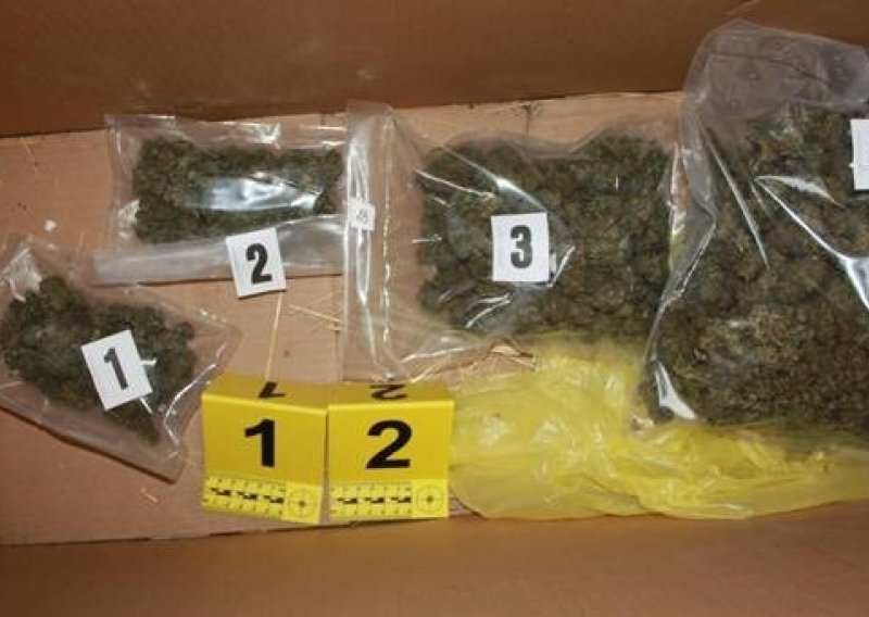 Kod šestorke pronađeno kilogram i pol amfetamina i 1,3 kilograma marihuane