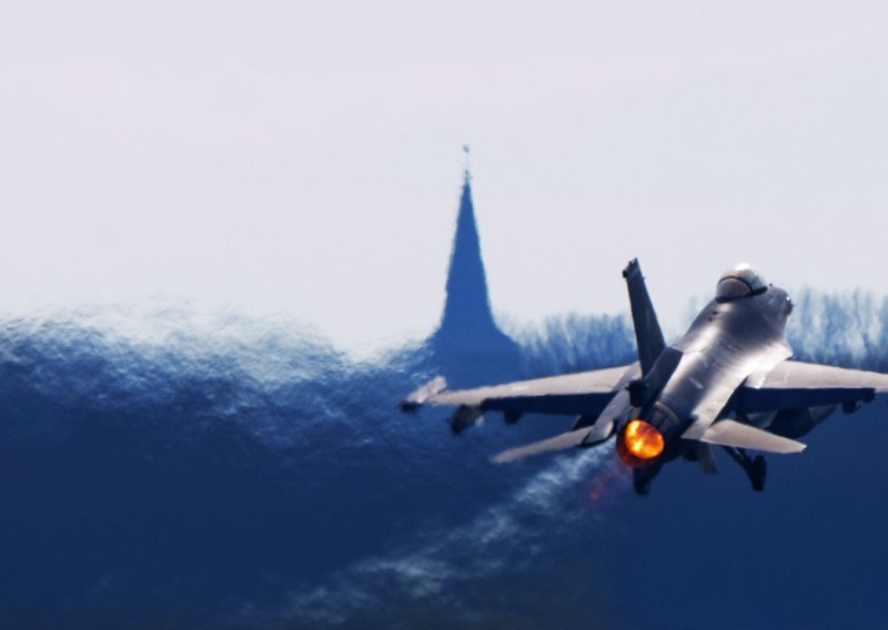 Ukrajina želi avione F-16: Kako se razvija koalicija za obuku pilota?