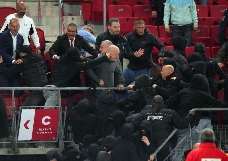 Užas! Alkmaarovi navijači s 'fantomkama' napali obitelji igrača West Hama
