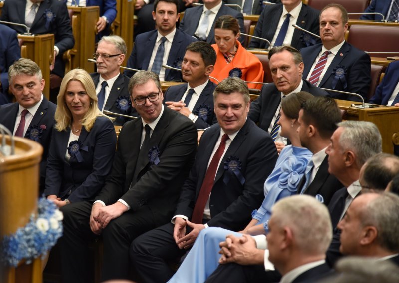 Milanović i Vučić jedan uz drugog na inauguraciji predsjednika Crne Gore