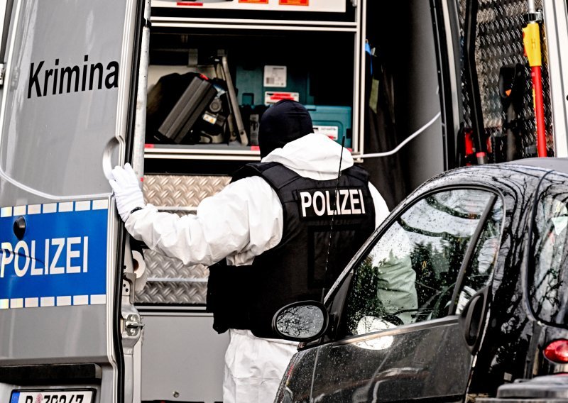 U nesreći austrijskog turističkog autobusa na autocesti 18 ozlijeđenih