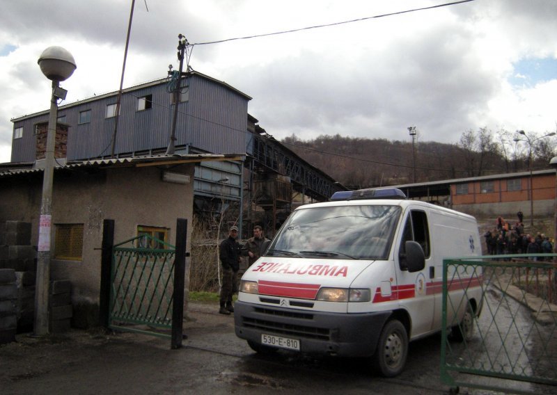 Izbio požar u Domu za starije osobe u Zenici, evakuirano 90-ak ljudi