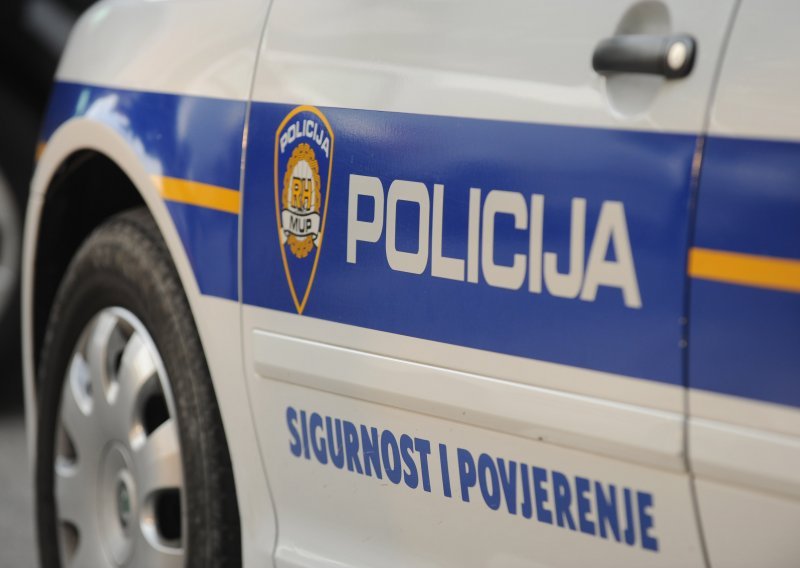 Policiji dolijao mladić koji je djetetu u Dubrovniku prodavao marihuanu