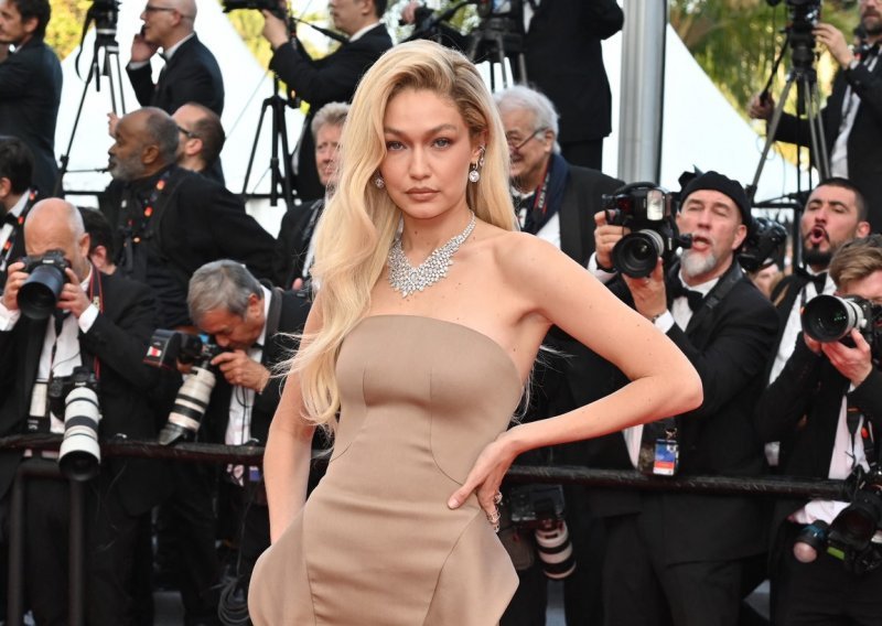 Svi govore o izdanju slavne plavuše u Cannesu, a jasno je i zašto