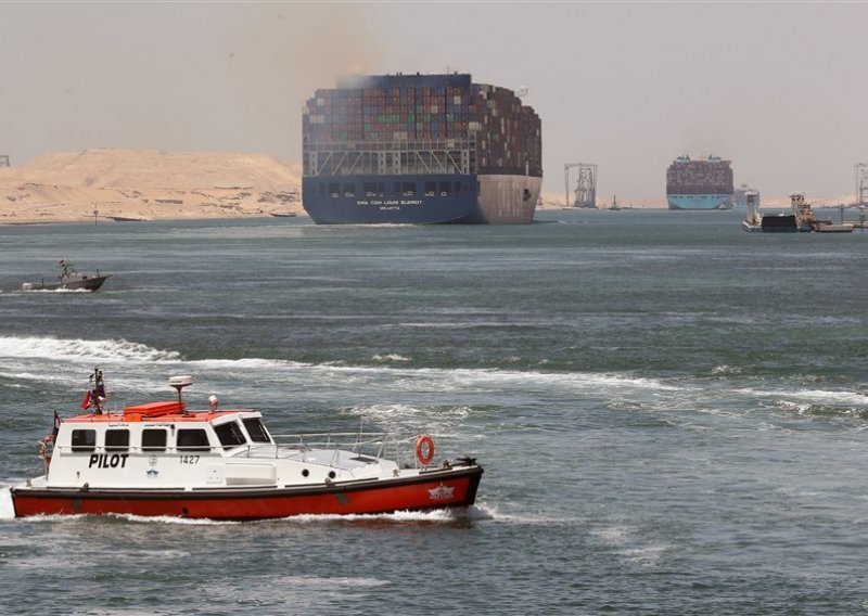 Brod koji se nakratko nasukao u Sueskom kanalu uspješno oslobođen