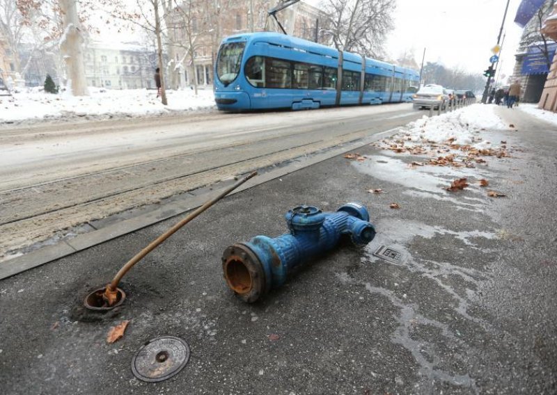 Zagrebačke ceste kreću s krpanjem brojnih rupa