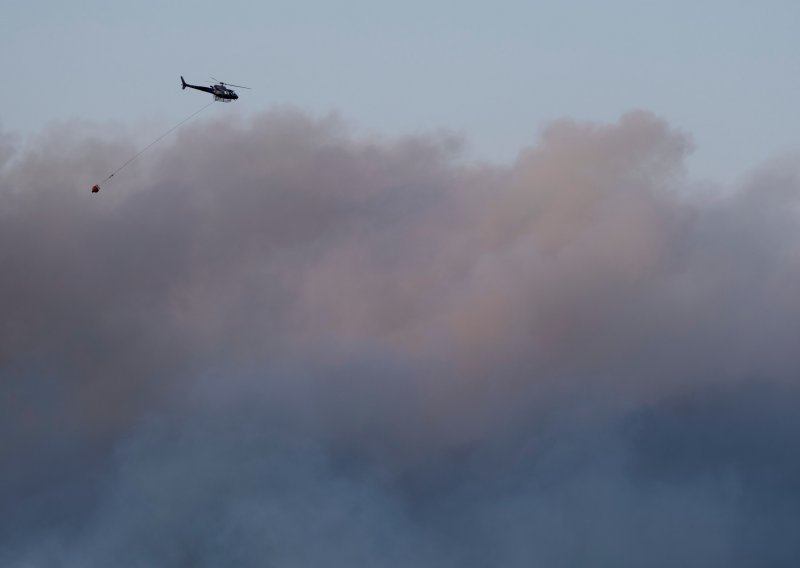 Kanadski grad proglasio izvanredno stanje zbog velikoga šumskog požara