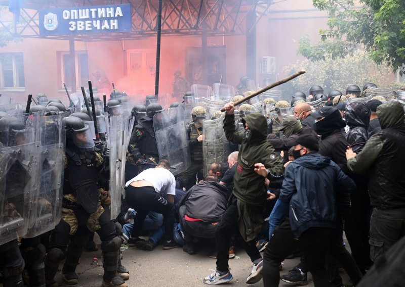 Pogledajte dramatične fotografije žestokog sukoba na Kosovu