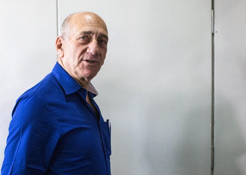 Ehud Olmert od ponedjeljka prvi izraelski premijer u zatvoru