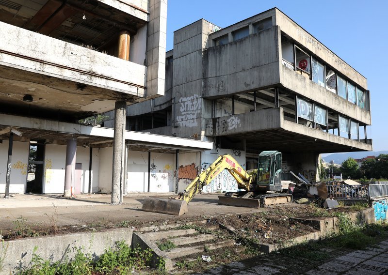 Krenulo rušenje nekadašnje zgrade ZABA-e u centru Zagreba
