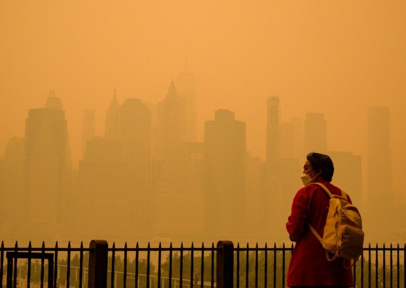 Nevjerojatne scene iz New Yorka: Cijeli grad je u narančastom dimu, stanovnicima se savjetuje da ne izlaze