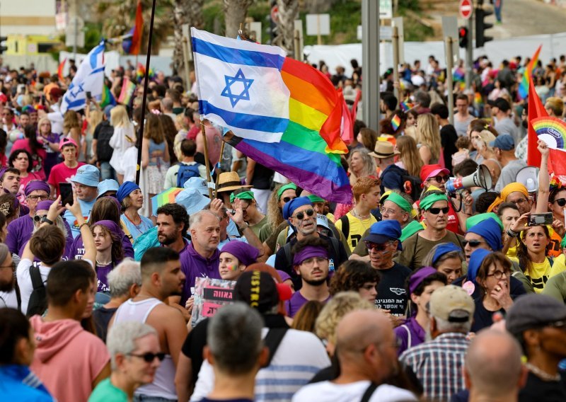Desetci tisuća ljudi u povorci ponosa u Tel Avivu