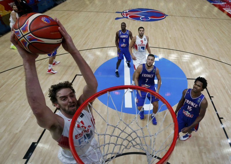 Pet poteza s Eurobasketa koji dižu dvoranu na noge!