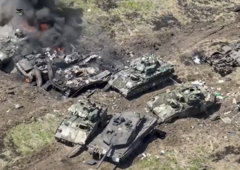 Rusija objavila snimku zarobljenih njemačkih tenkova Leopard u Ukrajini
