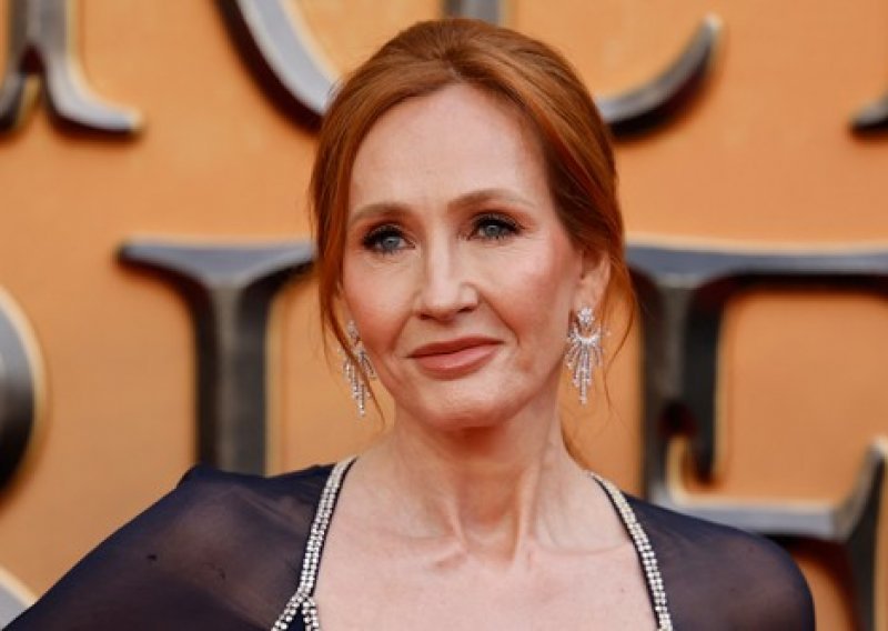 J. K. Rowling digla buru: Poznato sveučilište povuklo definiciju lezbijke kao ne-muškarca