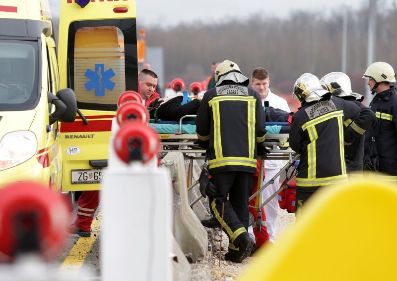 Prometna nesreća na autocesti Zagreb - Rijeka: Troje na hitnoj pomoći, usporen promet