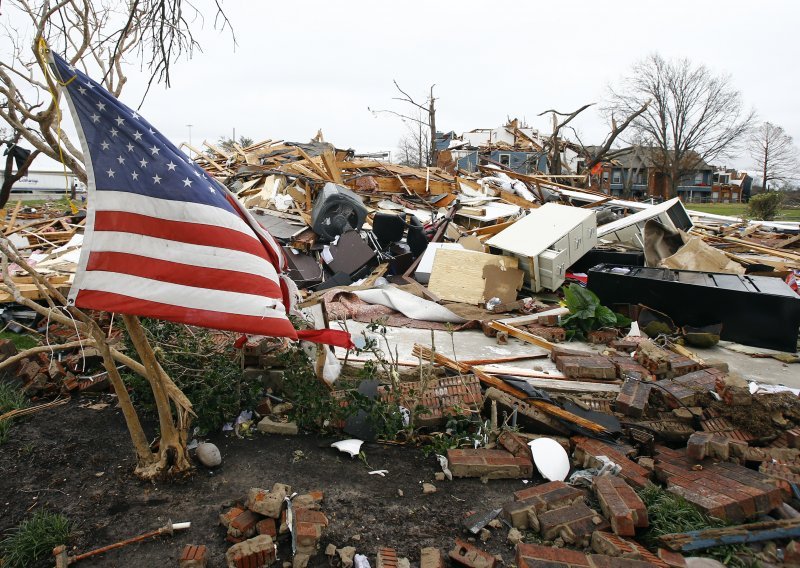 Užasavajući tornado razorio grad u Teksasu, najmanje troje mrtvih