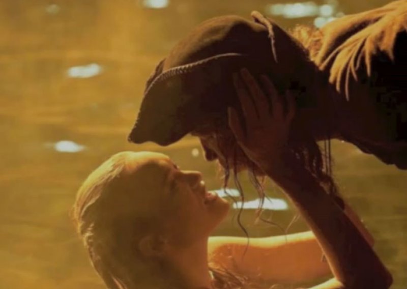 Pogledajte kako Gemma Ward zavodi pirate s Kariba