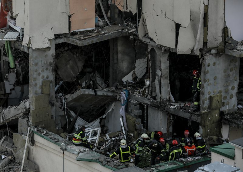 Najmanje troje poginulih u ruskim zračnim napadima na Kijev