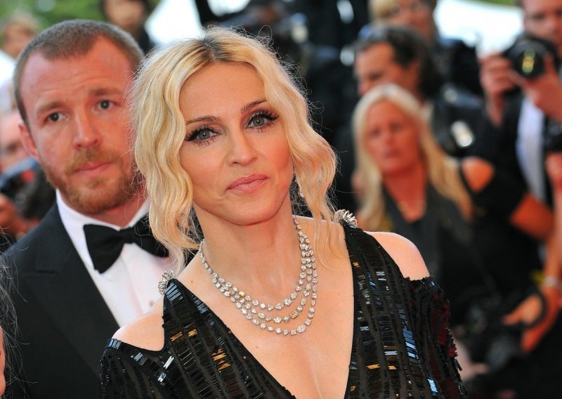 Madonna se vratila kući nakon nekoliko neizvjesnih dana na intenzivnoj njezi