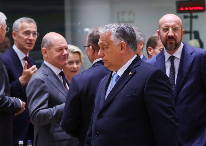 Orban u Bruxellesu udario po EU, tvitao isječke Johna Travolte: 'Gdje je novac?'