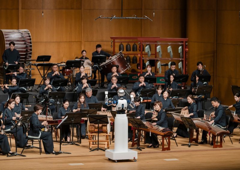 Robot dirigirao koncertom korejske filharmonije