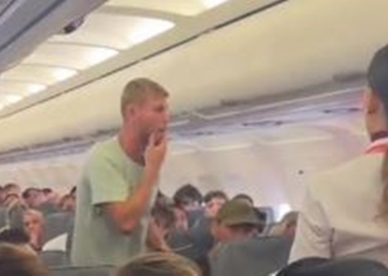 Drama na letu iz Zadra: Putnik pokušao otvoriti vrata aviona