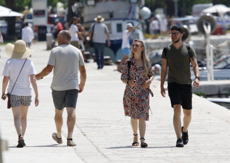 Dok se Split muči s razuzdanim turistima samo malo dalje tvrde da su totalno druga priča