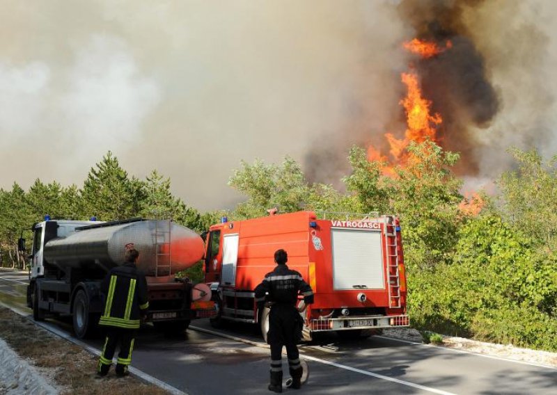 Konačno lokaliziran veliki požar kod Skradina