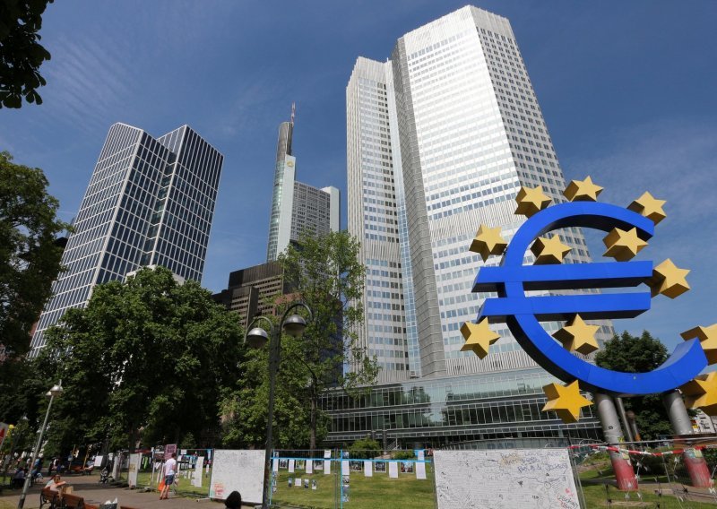 Potražnja kompanija u eurozoni za kreditima naglo oslabila
