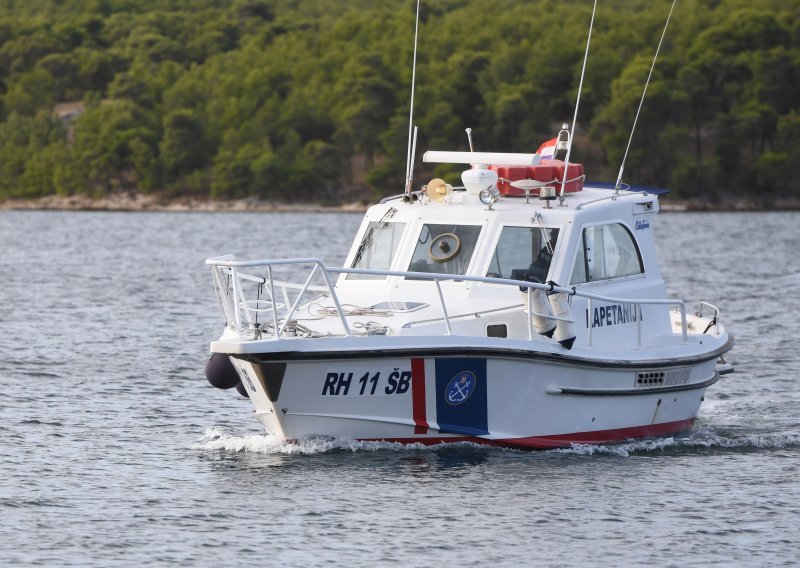 Strašna nesreća u Murterskom moru: Jahta pokosila ribarski brod, jedna osoba poginula