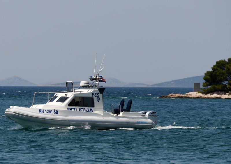 Riječka pomorska policija spasila petero nautičara
