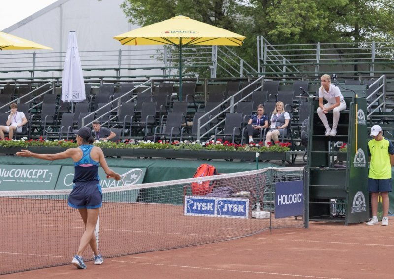 Šokantno! Mađarica Toth osramotila tenis nakon nepravde prema uplakanoj Kineskinji Zhang