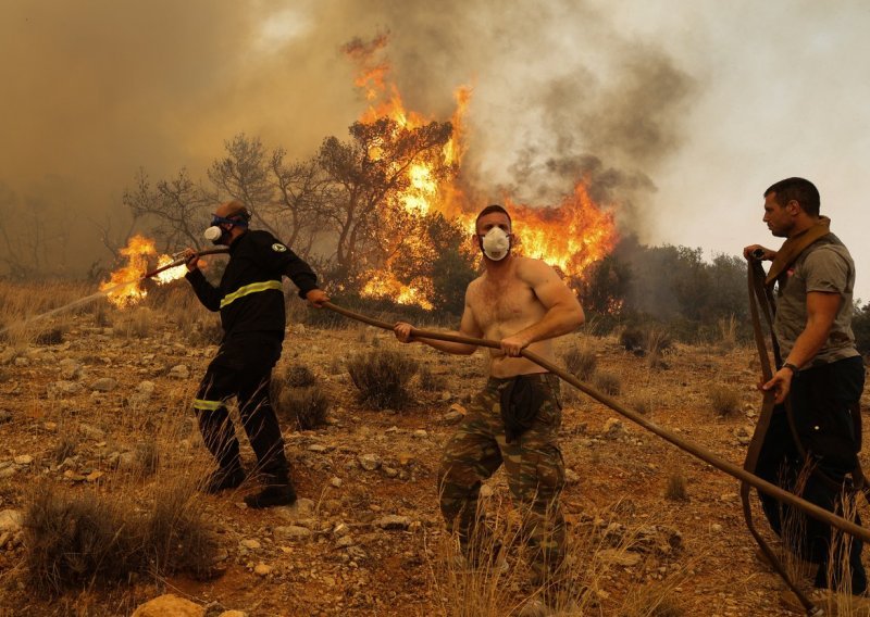 Hrvatska šalje kanader u pomoć Grčkoj koja se bori s požarima