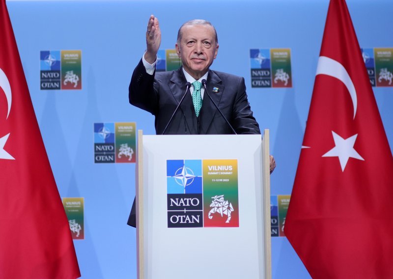 Turska poziva Švedsku da djeluje protiv terorizma za podršku članstvu u NATO-u
