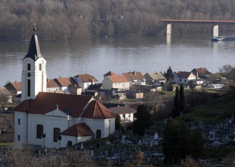 Dunav kod Batine u opadanju