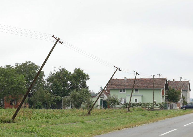 Posljedice nevremena: Bez struje još 5800 korisnika u Moslavini i Slavoniji