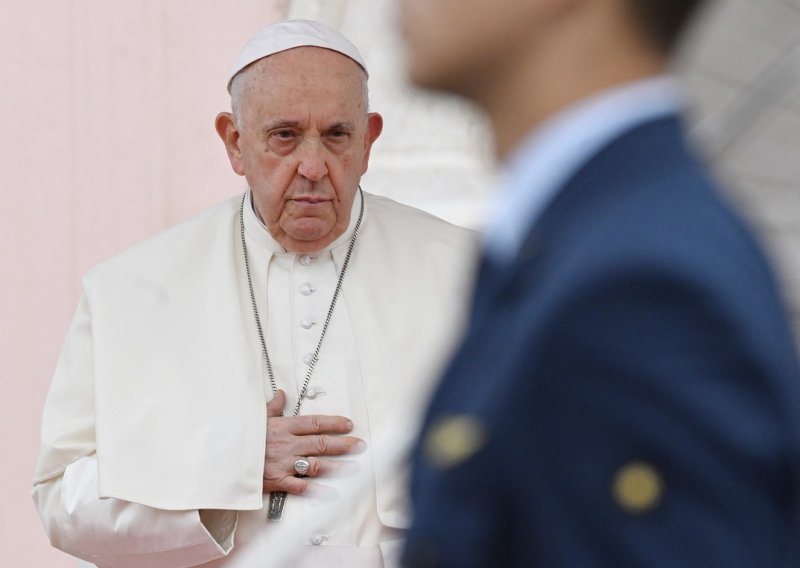 Papa Franjo upozorio na dramatično žurnu situaciju s klimatskim promjenama