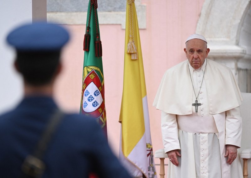 Papa poziva da se manje troši za vojsku, a više za humanitarne svrhe