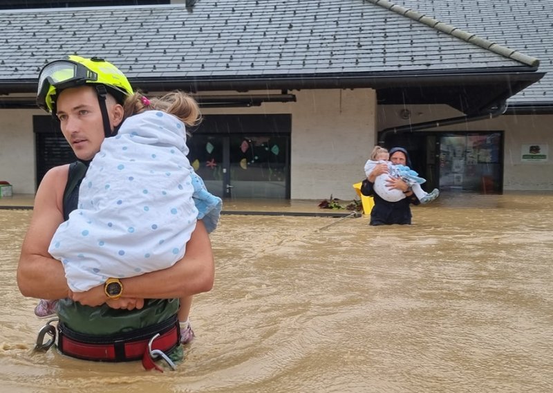 Heroji katastrofe: Vatrogasci spasili 22 djece iz vrtića kod Ljubljane