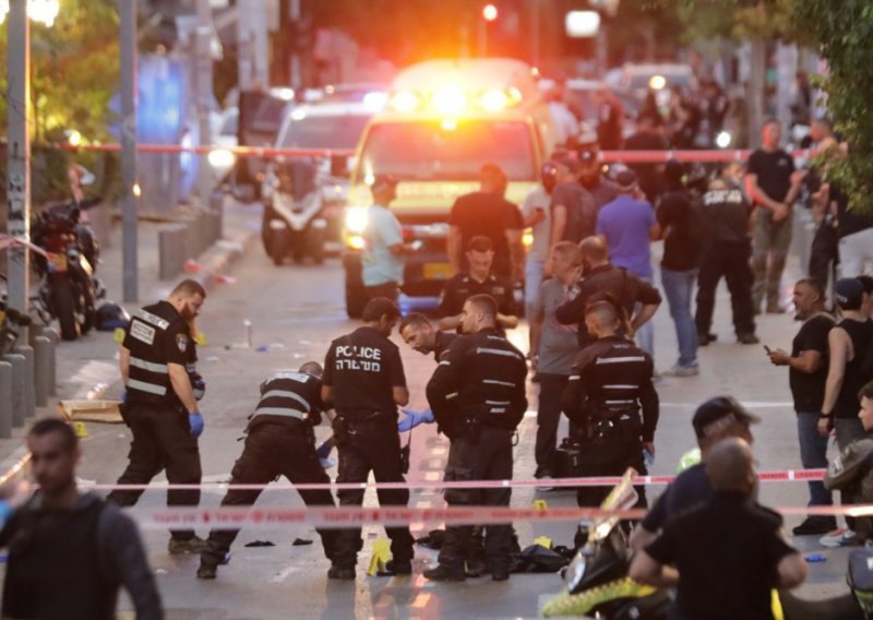 U pucnjavi u Tel Avivu ubijeni policijski nadzornik i napadač