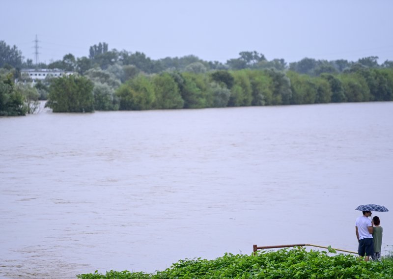 Sisak: Izvanredne mjere zaštite od poplave zasad samo u Dubrovčaku na Savi