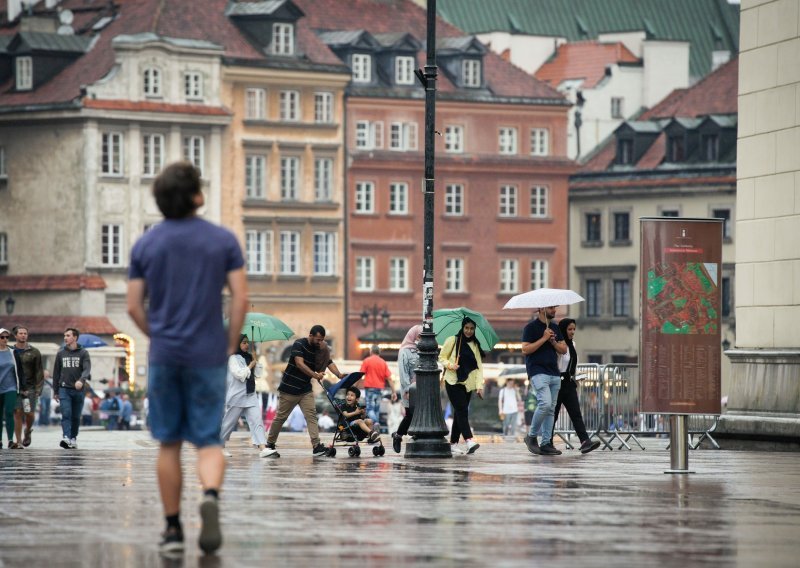 Nakon nevremena u Poljskoj tisuće domova ostalo bez struje, dvije osobe ozlijeđene