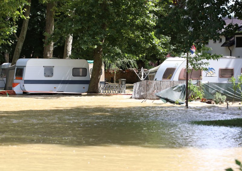 Župan Koren o poplavi: 'Nadali smo se da je najgore prošlo, no situacija eskalira'