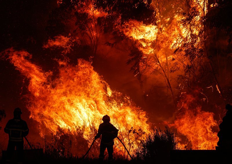 Požar u Portugalu guta sve pred sobom, evakuirano 1400 ljudi