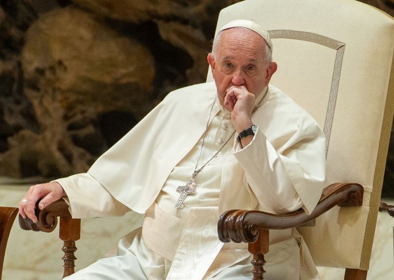 Papa upozorio na potencijalne opasnosti od umjetne inteligencije