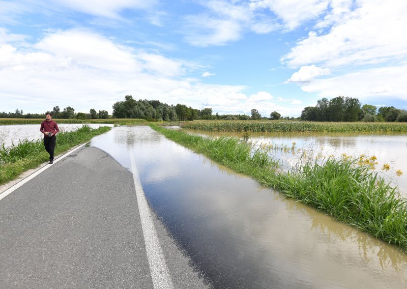 HAK upozorava: Zbog poplava još zatvorene neke ceste